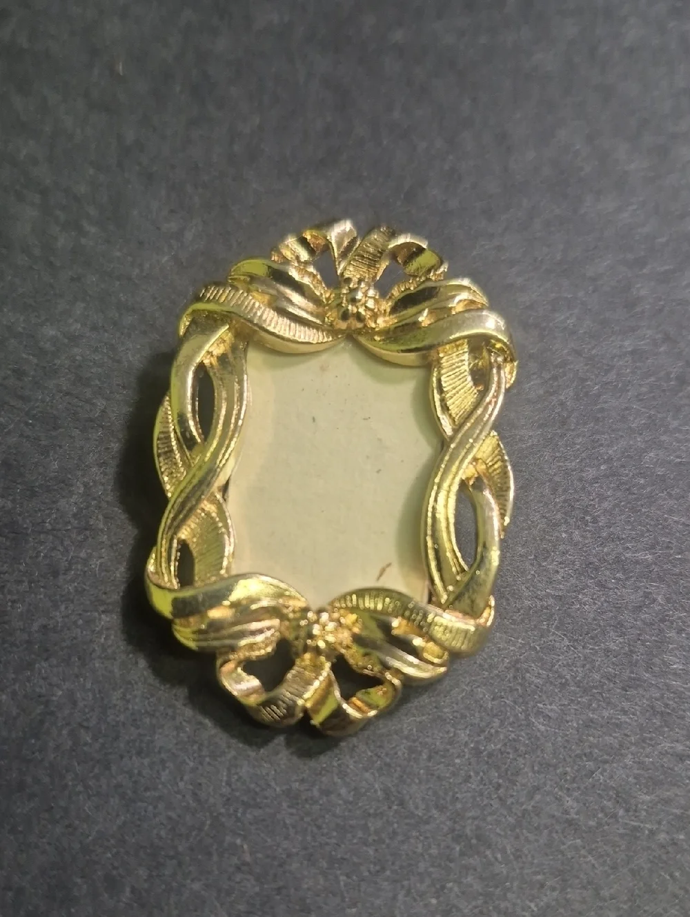 Gold Tone Ribbon Bow Picture Frame Brooch - Women Jewelry - Picture 1 of 5
